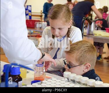 UK,ROTHLEY - 29 OCTOBER 2015: Laboratory chemists tak a day out of the lab to teach children about chemistry as part of the UK STEM, science, technolo Stock Photo