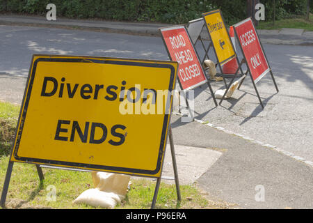 Diversion signs, Oxfordshire UK. 13th May 2018. UK Weather: Diversions signs in Carterton West Oxfordshire, on the streets of Oxfordshire. Stock Photo