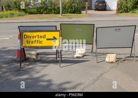 Diversion signs, Oxfordshire UK. 13th May 2018. UK Weather: Diversions signs in Carterton West Oxfordshire, on the streets of Oxfordshire. Stock Photo