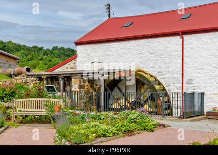 TRADITIONAL OLD WOOL MILL KNOCKANDO MORAY SCOTLAND THE RENOVATED BUILDING AND WATER WHEEL Stock Photo