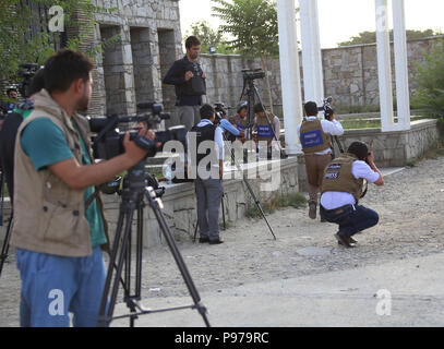 Kabul, Afghanistan. 15th July, 2018. Afghan journalists work at the site of a suicide attack in Kabul, capital of Afghanistan, July 15, 2018. At least eight people, including an assailant, were killed and 17 others wounded after a suicide bomb exploded near a government ministry office in western Kabul on Sunday, authorities said. Credit: Rahmat Alizadah/Xinhua/Alamy Live News Stock Photo