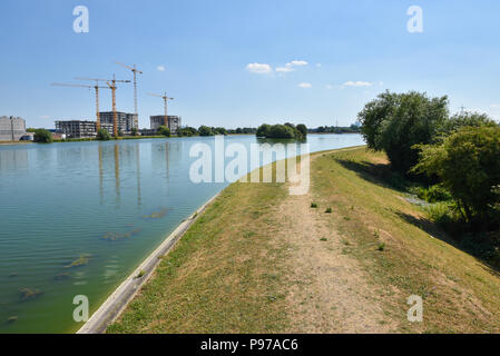 Walthamstow Wetlands, London, UK. 15th July 2018. A hot and sunny day the reservoirs at Walthamstow Wetlands. Credit: Matthew Chattle/Alamy Live News Stock Photo