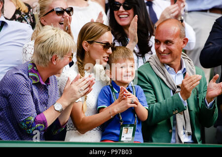 London, UK, 15th July 2018: The wife of Novak Djokovic, Jelena and his son Stefan, cheering after the final at day 13 at the Wimbledon Tennis Championships 2018 at the All England Lawn Tennis and Croquet Club in London. Credit: Frank Molter/Alamy Live news Stock Photo