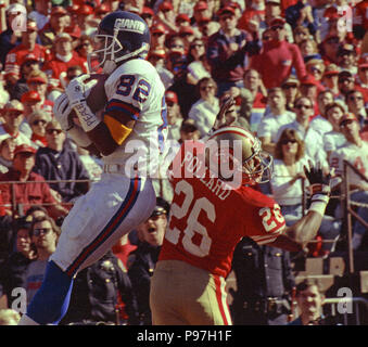 San Francisco, California, USA. 18th Nov, 1990. San Francisco 49ers vs  Tampa Bay Buccaneers at Candlestick Park Sunday, November 18, 1990. 49ers  beat Buccaneers 31-7. 49er wide receiver John Taylor (82) runs