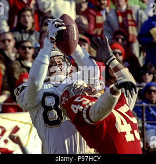 San Francisco, California, USA. 23rd Dec, 1990. San Francisco 49ers vs New  Orleans Saints at Candlestick Park Sunday, December 23, 1990. Saints beat  49ers 13-10. Saints defensive back Toi Cook (41) knocks