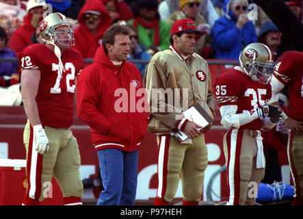 San Francisco, California, USA. 3rd Dec, 1990. San Francisco 49ers vs New  York Giants at Candlestick Park Monday, December 3, 1990. 49ers beat Giants  7-3. 49ers quarterback Joe Montana (16) passing. Credit: