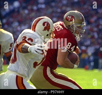 San Francisco, California, USA. 23rd Sep, 1990. San Francisco 49ers vs Atlanta  Falcons at Candlestick Park Sunday, September 23, 1990. 49ers beat Falcons  19-13. 49er wide receiver Mike Wilson (85) attempts to