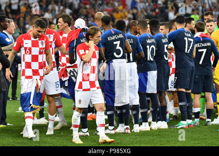 Moscow, Russland. 15th July, 2018. Croatian players at the award ceremony, Victory Ceremony. Disappointment, frustrated, disappointed, frustrated, dejected, Luka MODRIC (CRO), Dejan LOVREN (CRO). France (FRA) - Croatia (CRO) 4-2, Final, Game 64, on 15.07.2018 in Moscow; Luzhniki Stadium. Football World Cup 2018 in Russia from 14.06. - 15.07.2018. | usage worldwide Credit: dpa/Alamy Live News Stock Photo