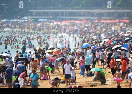 Qingdao, Qingdao, China. 16th July, 2018. Qingdao, CHINA-Numerous tourists flock to the beach for coolness during summer in Qingdao, east China's Shandong Province. Credit: SIPA Asia/ZUMA Wire/Alamy Live News Stock Photo