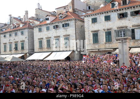 Dubrovnik, Croatia. 15th July, 2018. Fans of Croatia watch the 2018 FIFA World Cup final match between Croatia and France in the Old Town of Dubrovnik, Croatia, on July 15, 2018. Croatia lost to France 2-4 in the final and won the second place of the 2018 FIFA World Cup. Credit: Gao Lei/Xinhua/Alamy Live News Stock Photo