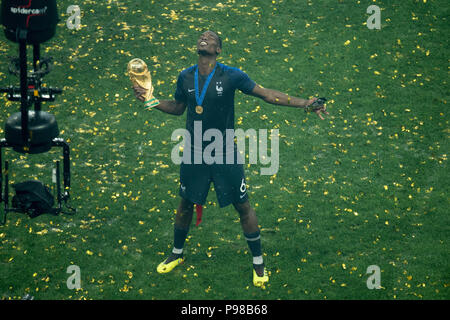 Moscow, Russland. 16th July, 2018. Paul POGBA (FRA) celebrates with Cup, Cup, World Cup trophy, trophy, TrophÃ e, tribute, award ceremony, jubilation, cheering, cheering, joy, cheers, celebrate, full figure, France (FRA) - Croatia (CRO) 4: 2, Final, Game 64, on 15.07.2018 in Moscow; Football World Cup 2018 in Russia from 14.06. - 15.07.2018. | Usage worldwide Credit: dpa/Alamy Live News Stock Photo