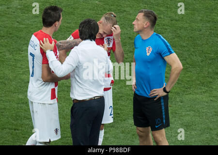 From left to right Mario MANDZUKIC (CRO), Zlatko DALIC (coach, CRO), #Domagoj VIDA (CRO) and Ivica OLIC (co-coach, CRO) are disappointed, disappointed, disappointed, disappointed, sad, frustrated, frustrated, hastate, half figure, Half Figure, France (FRA) - Croatia (CRO) 4: 2, Final, Game 64, on 15.07.2018 in Moscow; Football World Cup 2018 in Russia from 14.06. - 15.07.2018. | Usage worldwide Stock Photo