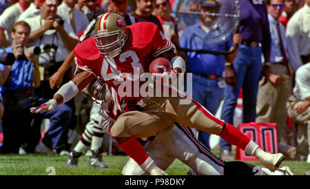 San Francisco, California, USA. 18th Oct, 1992. San Francisco 49ers vs. Atlanta  Falcons at Candlestick Park Sunday, October 18, 1992. 49ers Beat Falcons  56-17. Falcons head coach Jerry Glanville has discussion with