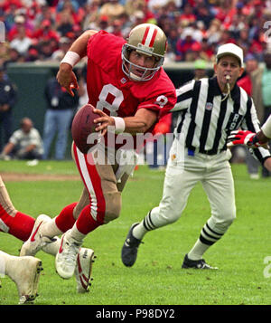 San Francisco, California, USA. 3rd Jan, 1998. San Francisco 49ers vs. Minnesota  Vikings at Candlestick Park Saturday, January 3, 1998. 49ers beat Vikings  38-22. Minnesota Vikings defensive tackle John Randle (93) rushes