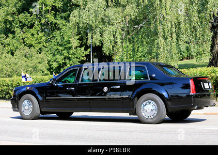 Helsinki, Finland. July 16, 2018. The motorcade of US President Donald Trump and First Lady Melania Trump passes along Ramsaynranta ahead of US and Russian Presidents' historic meeting. First Lady Melania Trump waves to the crowd. Credit: Taina Sohlman/Alamy Live News Stock Photo