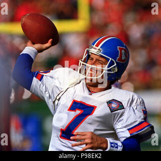 John Elway, Denver Broncos quarterback in 1997 Stock Photo - Alamy