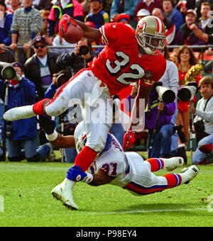 San Francisco, California, USA. 7th Jan, 1995. San Francisco 49ers vs.  Chicago Bears at Candlestick Park Saturday, January 7, 1995. 49ers beat  Bears 44-15. San Francisco 49ers running back Ricky Watters (32)