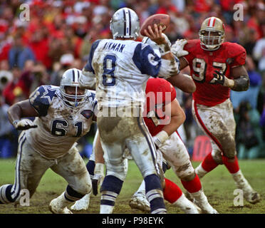 San Francisco, California, USA. 17th Jan, 1993. San Francisco 49ers vs. Dallas  Cowboys at Candlestick Park Sunday, January 17,1993. Cowboys beat 49ers  30-20. Dallas Cowboys tackle Erik Williams (79) hold off San