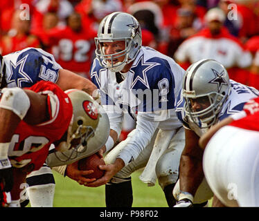 San Francisco, California, USA. 24th Dec, 1989. San Francisco 49ers vs  Chicago Bears at Candlestick Park Sunday, December 24, 1989. 49ers beat  Bears 26-0. 49er defensive end Charles Haley (94) sacks Bear