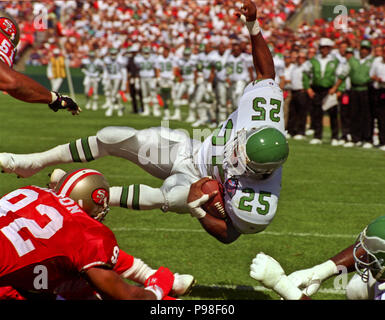 San Francisco, California, USA. 29th Nov, 1992. San Francisco 49ers vs.  Philadelphia Eagles at Candlestick Park Sunday, November 29, 1992. 49ers  Beat Eagles 20-14. Philadelphia Eagles quarterback Randall Cunningham  Credit: Al Golub/ZUMA