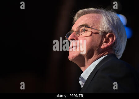 UCL Institute of Education (IOE), 20 Bedford Way, London, UK. 28th May 2016. Labour Party Shadow Chancellor John McDonnell takes to the stage to a pac Stock Photo