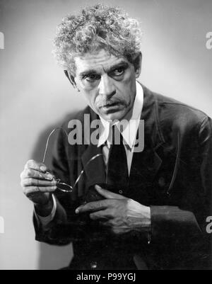 Original Film Title: THE INVISIBLE RAY.  English Title: THE INVISIBLE RAY.  Film Director: LAMBERT HILLYER.  Year: 1936.  Stars: BORIS KARLOFF. Credit: UNIVERSAL PICTURES / Album Stock Photo