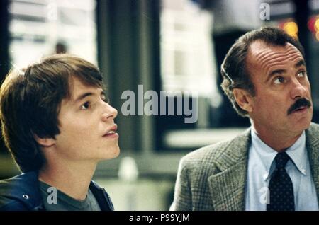 Original Film Title: WARGAMES.  English Title: WARGAMES.  Film Director: JOHN BADHAM.  Year: 1983.  Stars: DABNEY COLEMAN; MATTHEW BRODERICK. Credit: M.G.M/UNITED ARTIST / Album Stock Photo