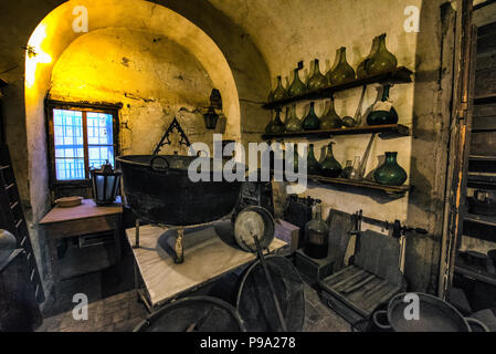 A laboratory of the old Pharmacy and Apothecary 'Farmacia di S. Maria della Scala' in Piazza della Scala in Trastevere quarter, Rome, Italy Stock Photo