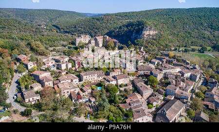 France, Tarn et Garonne, Quercy, Bruniquel, labelled Les Plus Beaux Villages de France (The Most beautiful Villages of France), village built on a roc Stock Photo