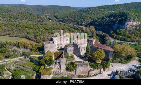 France, Tarn et Garonne, Quercy, Bruniquel, labelled Les Plus Beaux Villages de France (The Most beautiful Villages of France), village built on a roc Stock Photo