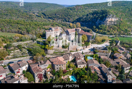 France, Tarn et Garonne, Quercy, Bruniquel, labelled Les Plus Beaux Villages de France (The Most beautiful Villages of France), village built on a roc Stock Photo