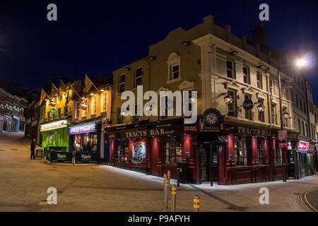 Derry - Londonderry, Northern Ireland. The Gweedore Bar, Peadar O'Donnells and Tracy's Bar, traditional Irish pubs in Waterloo Street Stock Photo
