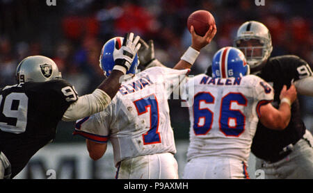 Aundray Bruce of the Oakland Raiders Stock Photo - Alamy