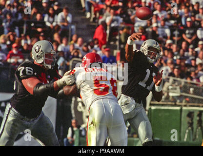 Derrick Thomas (58) Kansas City Chiefs. (Photo by Cliff Welch/Icon  Sportswire) (Icon Sportswire via AP Images Stock Photo - Alamy