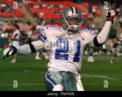 Oakland, California, USA. 19th Nov, 1995. Oakland Raiders vs. Dallas  Cowboys at Oakland Alameda County Coliseum Sunday, November 19, 1995.  Cowboys beat Raiders 34-21. Dallas Cowboys wide receiver Michael Irvin  Credit: Al