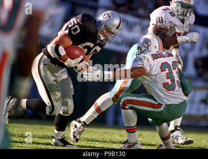 Oakland, California, USA. 1st Dec, 1996. Oakland Raiders vs. Miami Dolphins  at Oakland Alameda County Coliseum Sunday, December 1, 1996. Raiders beat  Dolphins 17-7. Oakland Raiders quarterback Jeff Hostetler Credit: Al  Golub/ZUMA