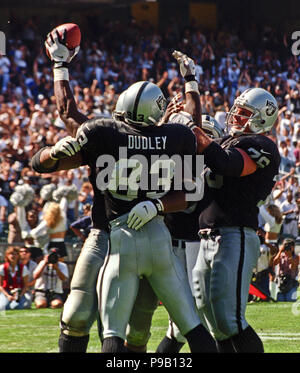 Oakland, California, USA. 22nd Sep, 1996. Oakland Raiders vs. San Diego  Chargers at Oakland Alameda County Coliseum Sunday, September 22, 1996.  Chargers beat Raiders 40-34. Oakland Raiders quarterback Jeff Hostetler  Credit: Al