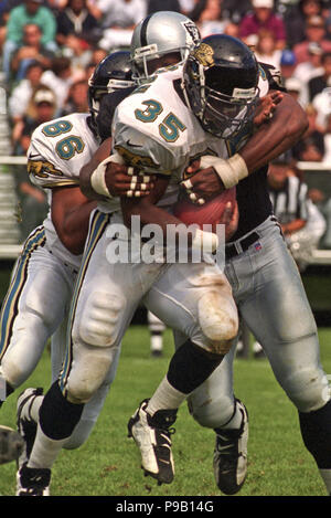 Oakland, California, USA. 15th Sep, 1996. Oakland Raiders vs. Jacksonville  Jaguars at Oakland Alameda County Coliseum Sunday, September 15, 1996.  Raiders beat Jaguars 17-3. Oakland Raiders running back Harvey Williams  Credit: Al