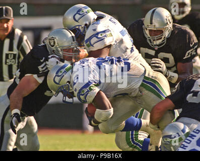 Oakland, California, USA. 8th Aug, 2003. Oakland Raiders defensive back Charles  Woodson (24) holds on to the ball. The Raiders defeated the Rams 7-6 in a  preseason game. Credit: Al Golub/ZUMA Wire/Alamy