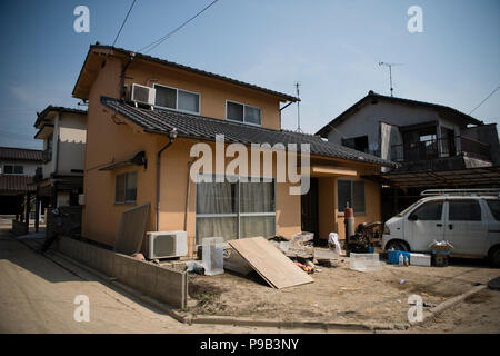 Okayama, Japan. 17th July 2018. Damaged houses in Mabicho, Kurashiki, Okayama Prefecture, Japan. More than 200 people died in floods and landslides caused by torrential rains more than a week ago. On Sunday, the government announced the weather event would be designated an extremely severe disaster, freeing up recovery funds for the affected areas. Cleanup and recovery efforts have been hampered by extreme heat. Credit: Aflo Co. Ltd./Alamy Live News Stock Photo