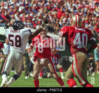 San Francisco, California, USA. 10th Sep, 1995. San Francisco 49ers vs.  Atlanta Falcons at Candlestick Park Sunday, September 10, 1995. 49ers beat  Falcons 41-10. Atlanta Falcons Linebacker Jessie Tuggle (58) moves in