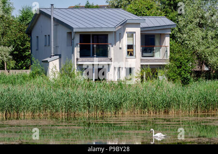 Luxury, lakeside, eco friendly holiday home at Lower Mill Estate in the Cotswold Water Park, Gloucestershire, UK Stock Photo