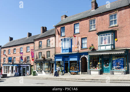 Shops and cafes in Victoria Square in the Derbyshire Dales market town of Ashbourne Stock Photo