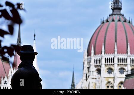 Statue of Imre Nagy with the Parlament in the background in Budapest, Hungary Stock Photo