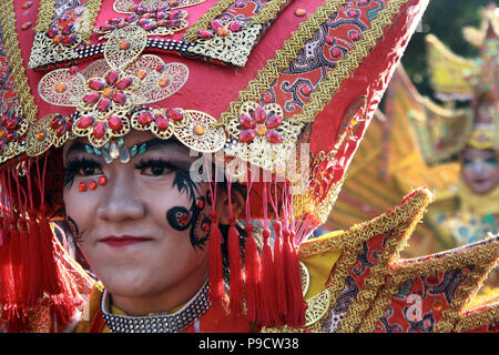 Solo, Indonesia. 14th July, 2018. One of Participants used a variety of elegant batik clothing during Solo Batik Carnival XI Parade in Solo, Central Java. Batik has been approved by UNESCO as one of Indonesian Herritage Culture. Credit: Devi Rahman/Pacific Press/Alamy Live News Stock Photo