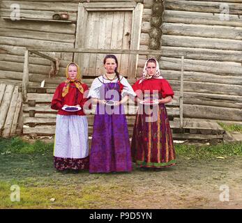 Young Russian peasant women. (Sheksna River near the small town of Kirillov). Museum: PRIVATE COLLECTION. Stock Photo