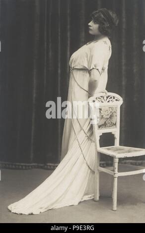 Margarida Xirgu Subirà (1888-1969), actriz de teatro, en una representación de la obra Fru-Fru. Stock Photo