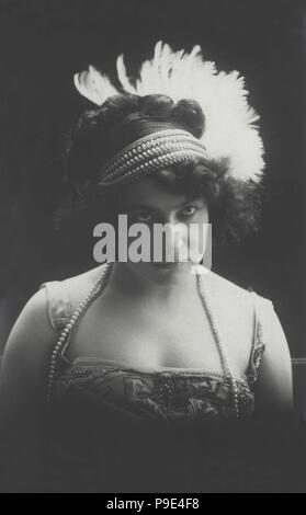Margarida Xirgu Subirà (1888-1969), actriz de teatro. Imagen promocional de la obra teatral Magda. Año 1913. Stock Photo