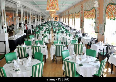 Main dining room with cloth linens and napkins, at the Historic Grand Hotel on resort island (and state park) of Mackinac Island, Michigan, USA. Stock Photo