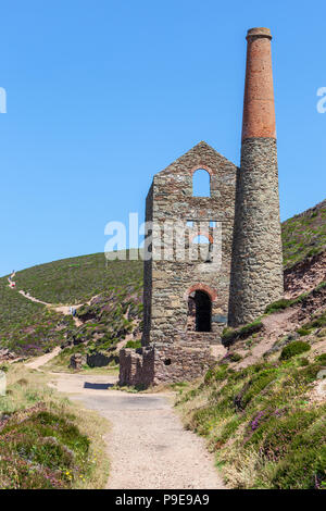 wheal coates old tin mine on the cliffside near st agnes cornwall uk summer Stock Photo